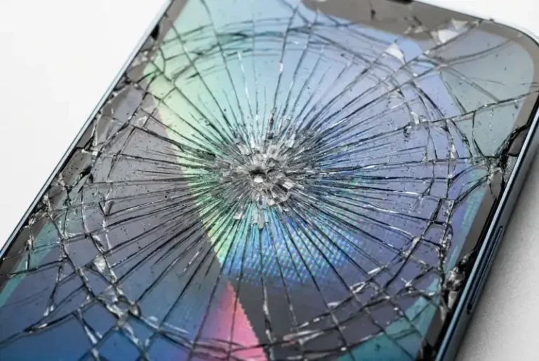 아이폰 액정 깨졌다면? 수리비 절약하는 법